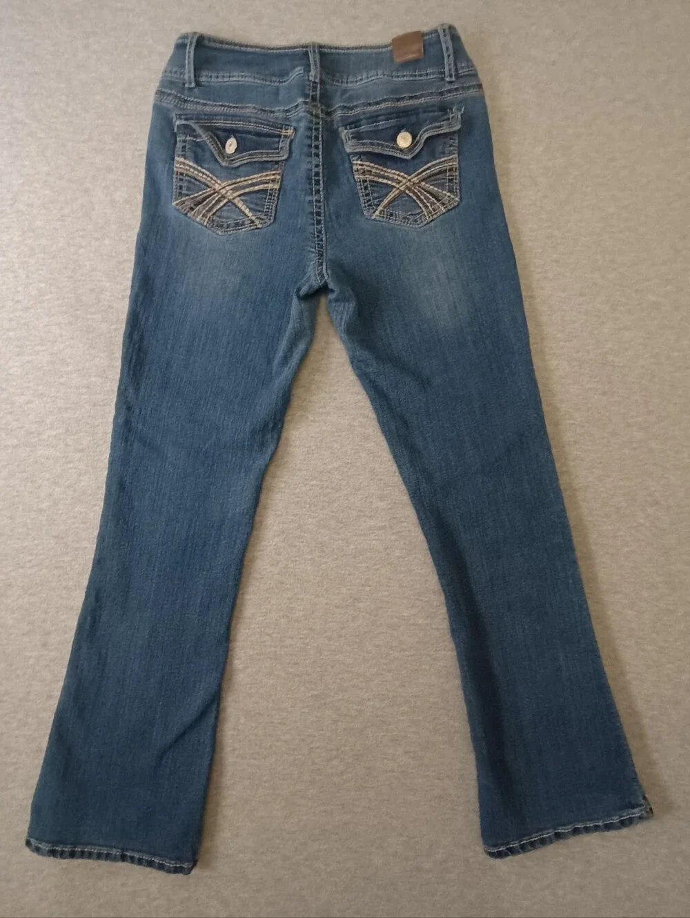 Women's Size 7 Wallflower Dark Blue Flare Jeans